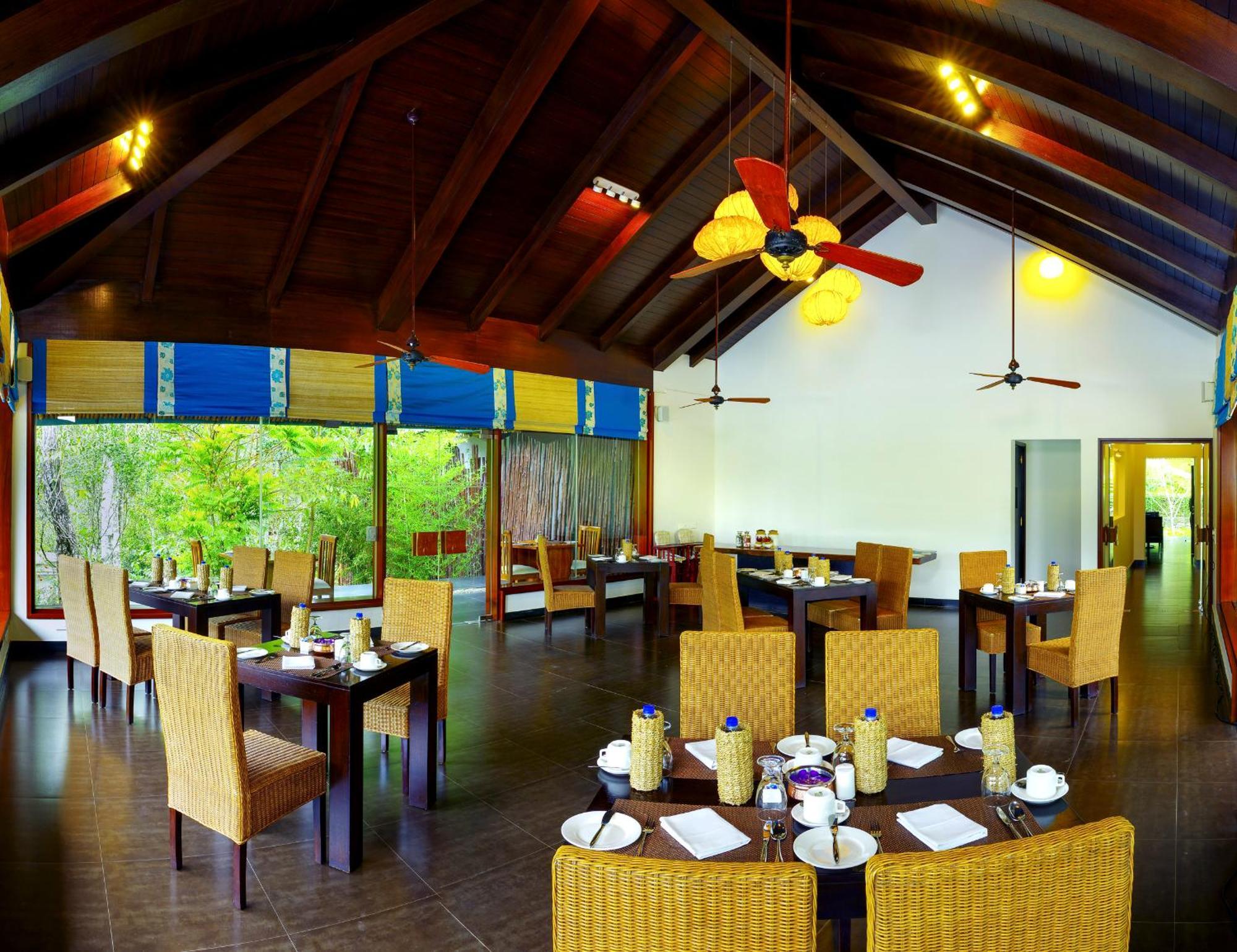Niraamaya Retreats Cardamom Club Теккаді Екстер'єр фото